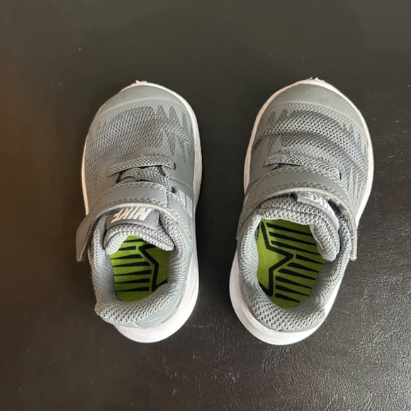 Nike Star Grey & White Toddle Sneakers - Picture 7 of 13